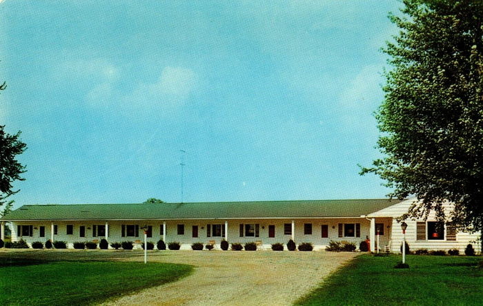 Town and Country Motel - Old Postcard